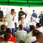 “NO SON UNA MAFIA DEL VICIO”: DUMEK TURBAY FRENA REUBICACIÓN DE FAMILIAS DE CHAMBACÚ POR PREJUICIOS EN BICENTENARIO